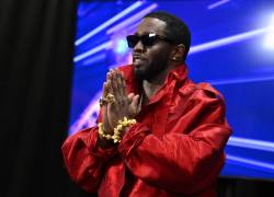 El productor y músico estadounidense Sean Diddy Combs hace un gesto en la sala de prensa durante los MTV Video Music Awards en el Prudential Center en Newark, Nueva Jersey, el 12 de septiembre de 2023.