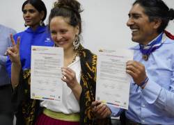 Yaku Pérez y Manuela Picq registraron su matrimonio ancestral en el Registro Civil de Quito.