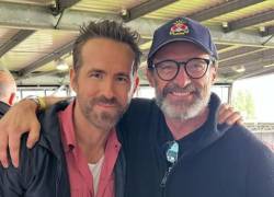 Hugh Jackman a buscado refugio en su amigo Ryan Reynolds tras su separación.