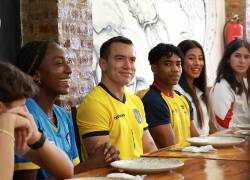 El viaje presidencial coincide con el partido que disputará la selección ecuatoriana frente a Costa de Marfil, en Estados Unidos.