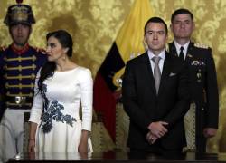 El presidente de Ecuador, Daniel Noboa, junto a la vicepresidenta, Verónica Abad (i), participa en un acto protocolario en el Palacio de Carondelet luego de ser investido en la Asamblea Nacional como jefe de Estado en reemplazo de Guillermo Lasso, el 23 de noviembre de este año.