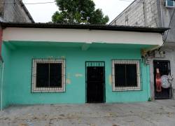 Vista de una casa donde cuatro niños fueron asesinados por hombres armados en Guayaquil, Ecuador, tomada el 12 de diciembre de 2023.