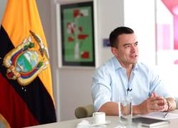 Fotografía de Daniel Noboa conversando con The Economist.