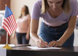 Los formularios de naturalización ahora requieren demostrar un historial de comportamiento con estándares morales más elevados.