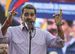 El presidente venezolano, Nicolás Maduro, habla con sus partidarios durante una manifestación para conmemorar los 36 años de la Rebelión Patriótica de 1989 en Caracas, el 27 de febrero de 2025.