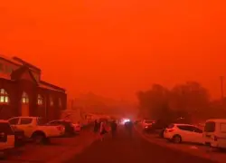 Cielo se volvió rojo durante el Ciclón de Australia