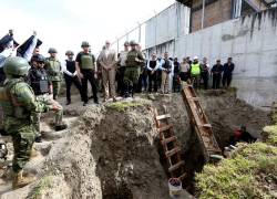 Daniel Noboa fue a constatar el cierre de un túnel en la cárcel de Azuay: los presos intentaron fugarse