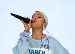 Fotografía de archivo que muestra a la cantante Ariana Grande mientras se presenta en el concierto March For Our Lives (Marchar por nuestras vidas) 2018.