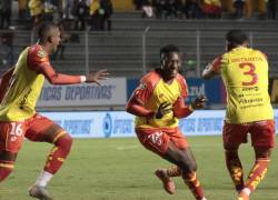 Jugadores de Aucas celebrando el gol de Ederson Quiñónez a Emelec en la último partido de la jornada 8 de la LigaPro 2026.