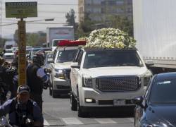 Fotografía que muestra la carroza fúnebre que transporta los restos de Nemesio Oceguera Cervantes, alias El Mencho.