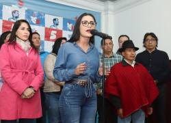 Quito, 06 de abril de 2024. La ex candidata a presidenta, Luisa González, rinde declaraciones luego de que la noche de ayer en exvicepresidente, Jorge Glas, fue detenido en la Embajada de México. Sede Revolución Ciudadana.