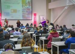 Imagen de una capacitación de Claro y CONADIS.