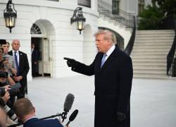 El presidente de Estados Unidos, Donald Trump, hablando con los medios de comunicación.