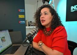 La periodista cubana Alondra Santiago habla durante su show en streaming en Quito 25 de junio de 2024. - Ecuador canceló la visa a Santiago, por actos que atentan contra la seguridad del Estado, por lo que tendrá que ser deportada, según informó la Cancillería de Ecuador.