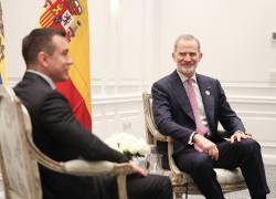 El rey de España, Felipe VI, se reunió este miércoles con el presidente de la República del Ecuador, Daniel Noboa (i), en Chile.