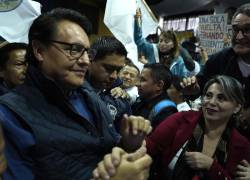 Fotografía del exlegislador Fernando Villavicencio durante un evento de campaña.