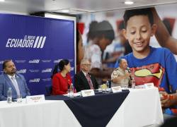 Juan Rodríguez, Viceministro de Gestión Educativa; Gilda Alcívar García, Ministra de Educación Deportes y Cultura; Jorge Rivadeneira, Viceministro del Interior; y el Crnel. Germán Guerrón.
