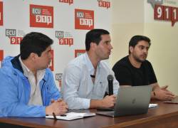 Fotografía tomada durante la intervención del ministro Roberto Luque (C) en la rueda de prensa llevada a cabo para dar detalles sobre el corte de luz a escala nacional que ocurrió este miércoles.