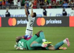 Alan Franco de Ecuador (C) reacciona ante el pitido final durante el partido de fútbol del grupo B de la CONMEBOL Copa América 2024 entre México y Ecuador en Glendale, Arizona, EE.UU., el 30 de junio de 2024.
