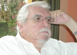 Juan Valdano recibió el Premio Nacional Eugenio Espejo en 2020.