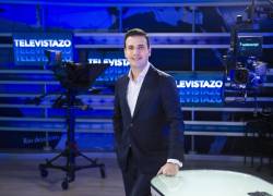 En 2013 Juan Carlos condujo Televistazo al Amanecer durante la licencia de maternidad de Denisse Molina. Un año después asumió, de forma temporal, la conducción de Televistazo Estelar.