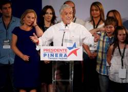El presidente de Chile, Sebastián Piñera, estaría involucrado en la venta de un megaproyecto minero a un amigo suyo de la infancia.