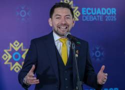 El candidato a la presidencia de Ecuador por el Partido Avanza, Luis Felipe Tillería, habla a su llegada a un debate este domingo en las instalaciones del canal Ecuador Tv, en Quito.