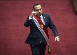 El presidente interino de Perú, José Jerí Oré tras jurar su cargo ante el Pleno del Congreso este jueves en Lima, (Perú).