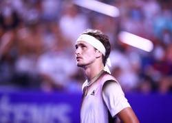 El alemán Alexander Zverev ante el estadounidense Jenson Brooksby en un partido del abierto mexicano, dos días antes de ser expulsado por su violenta conducta.