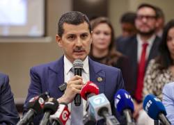 El presidente de la Cámara de Comercio de Guayaquil, Miguel Ángel González, habla en una rueda de prensa este lunes, en Quito.