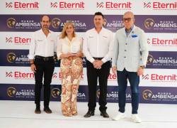 De izquierda a derecha: Jaime Rocha; CEO de Elementia Materiales, Rhonda Cevallos; vicepresidenta ejecutiva de Ambiensa, Jhon Jairo Tabares; gerente general de Eternit y Vito Muñoz; embajador de marca Ambiensa