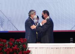 Guillermo Lasso (izquierda) y Santiago Guarderas (derecha) durante la Sesión Solemne por la Fundación de Quito.