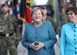 Merkel, que igualó el récord de longevidad en la cancillería de su mentor Helmut Kohl, corre el riesgo de retirarse de la política con una derrota histórica de su partido conservador.