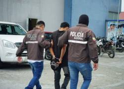Elementos de la Policía Nacional custodiando a alias Mosquito, presunto implicado en el secuestro de la decana.