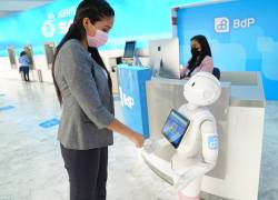El robot Sophi forma parte de las soluciones en innovación digital del Banco del Pacífico.