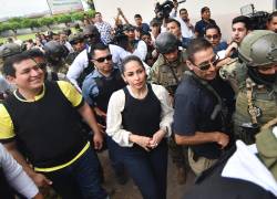 La excandidata presidencial, Luisa González, en el Recinto Electoral en Canuto, Chone, Manabí, en las elecciones de 2023.
