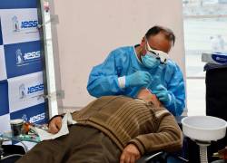 Los afiliados del IESS pueden solicitar la extensión de cobertura de servicios de salud para su cónyuge o conviviente con derecho.