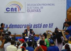 Enrique Pita, vicepresidente del CNE, dio a conocer el hallazgo a la ciudadanía. Diana Atamaint, presidenta del órgano electoral, informó que se ha interpuesto una denuncia ante la Fiscalía.