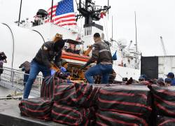 Llegada al Puerto de Manta de 18 detenidos y 10.3 toneladas de drogas.