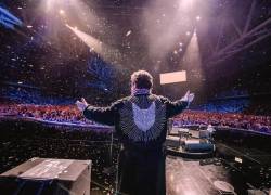 Seguidores de todo el mundo despiden a Elton John en su último concierto