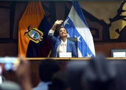 La prefecta Marcela Aguiñaga sonrié durante la rendición de cuentas con las que concluye su paso por la Prefectura del Guayas.