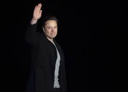 Elon Musk, ahora el mayor accionista de Twitter con su reciente compra del 9,2 % de las acciones y dueño de los gigantes Tesla y Space X, escaló por primera vez a la cima de la lista de los más multimillonarios del mundo.