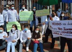 Un grupo de 20 médicos pide estabilidad laboral