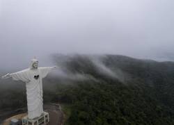 Vista de la estatua del mayor Cristo del mundo con 37,5 metros de altura el 7 de mayo de 2022, en la ciudad de Encantado (Brasil).
