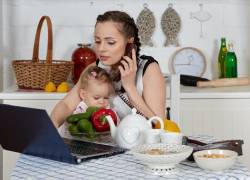 Mujeres en teletrabajo: entre el empleo, los hijos y la casa