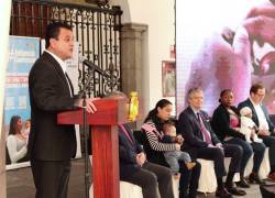 El exministro de Inclusión Económica y Social, Esteban Bernal, se dirige a la ciudadanía en un evento del Estado.