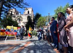 Las autoridades de Cuenca, Azuay y el país rinden tributo con una ofrenda floral por los 203 años de Independencia de la ciudad.