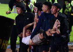 Se morían delante de nosotros: futbolista cuenta momentos de terror por estampida del estadio de fútbol en Indonesia