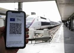 El certificado sanitario, impreso o con código QR, se requiere en Francia para acceder a varios servicios como los trenes.
