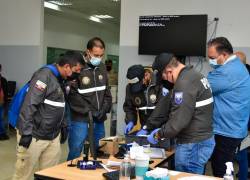 Agentes de la Fiscalía y de la Unidad Nacional de Ciberdelitos de la Policía Nacional allanaron la mañana de este viernes las oficinas de la ANT.